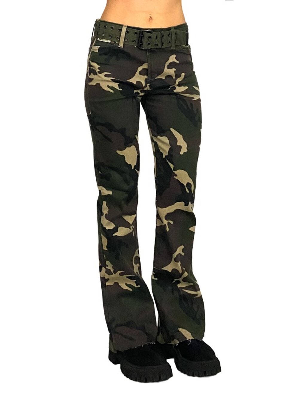2000s l.e.i green camo belted mid rise pants